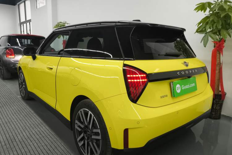 Used MINI Electric MINI COOPER 2024 456km COOPER E Classic Edition