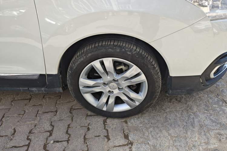 Used Peugeot 3008 2016 1.6THP Automatic Classic Edition Right Front Wheel Hub