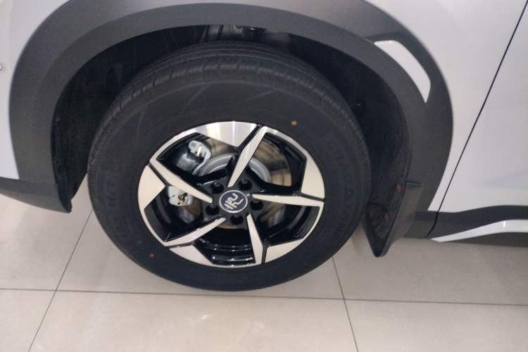 Used BYD Yuan UP 2025 Intelligent Driving Version 401 KM Dynamic Edition Left Front Wheel Hub