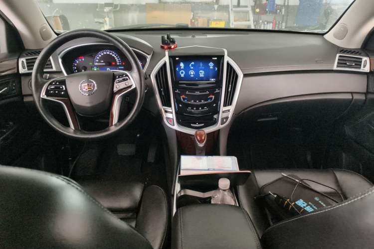 Used Cadillac SRX 2014 3.0L Leading Model Center Console