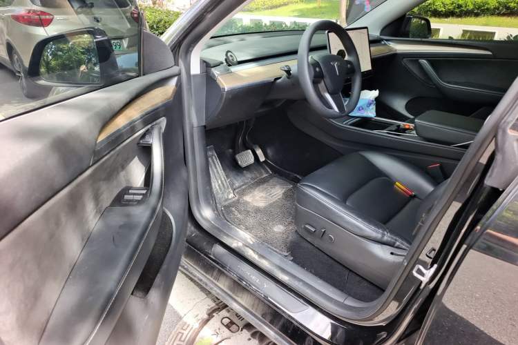 Used Tesla Model Y 2021 Long-Range All-Wheel-Drive Version 3D7
