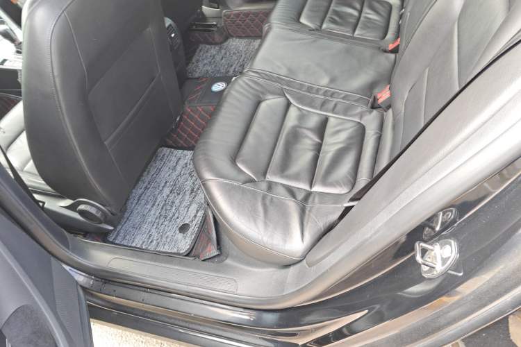 Used Volkswagen Magotan 2012 Revised 1.8TSI Comfort Version Left Rear Seat