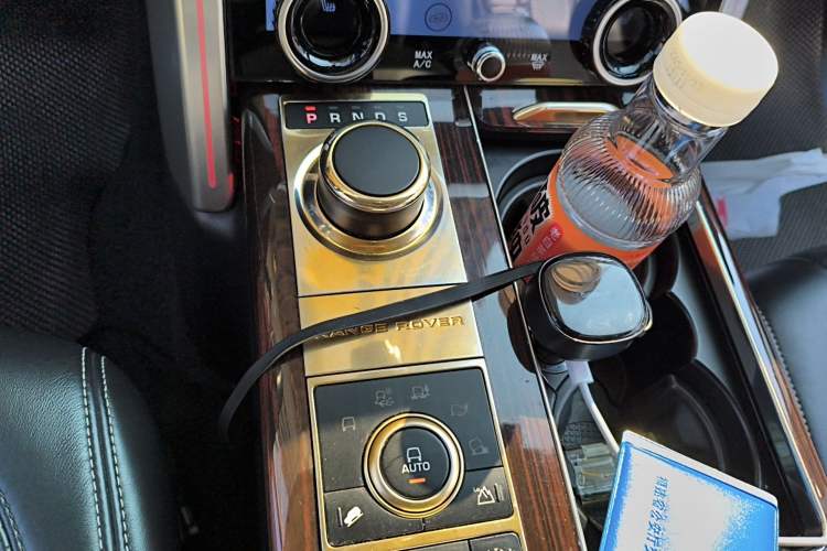 Used Land Rover Range 2014 3.0 SC V6 Vogue SE Gear Lever