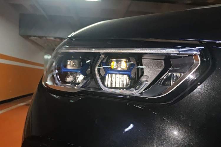 Used BMW X5 2022 xDrive 40Li Luxury Edition M Sport Package Right Front Headlight