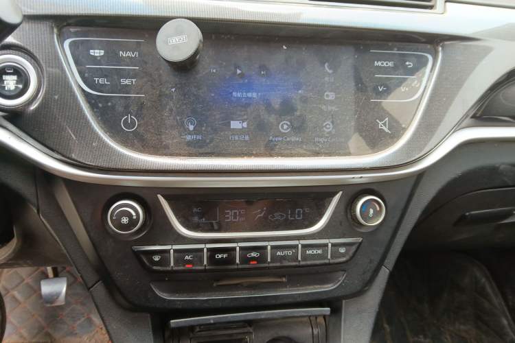 Used Geely Auto Emgrand 2017 Sedan Million Edition 1.5L Manual - Upward Version Audio And AC Panel