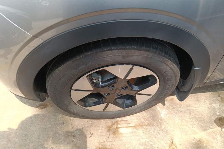 Used Geely Galaxy Geome 2025 UP 410km Exploration+ Edition Left Front Wheel Hub