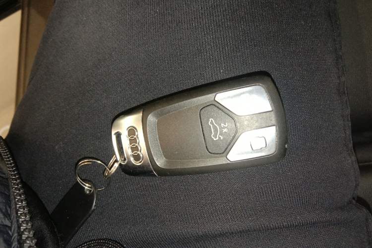 Used Audi Q5L 2023 40T Luxury Dynamic Model Vehicle Key