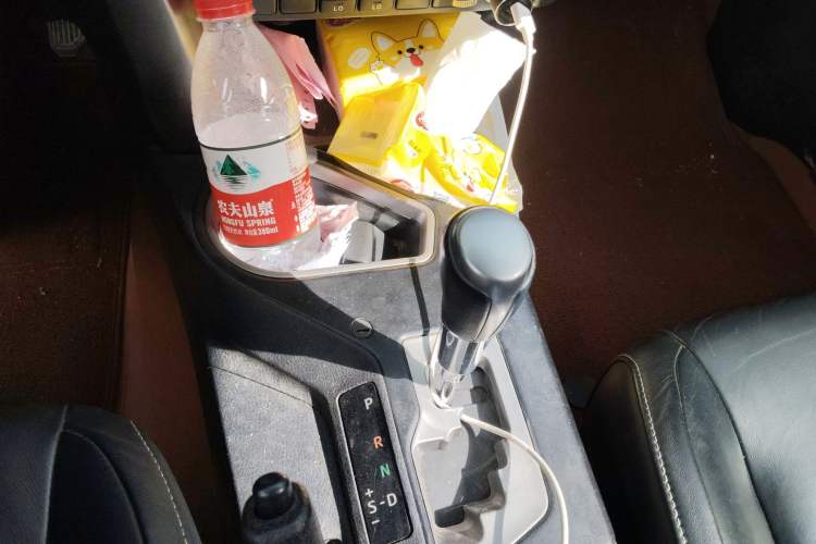 Used Toyota RAV4 2016 2.5L Automatic 4x4 Elite Edition Gear Lever