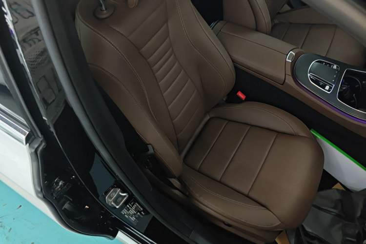 Used Mercedes-Benz E-Class New Energy 2022 Restyled E 350 e L Plug-in Hybrid Sports Sedan Right Front Seat