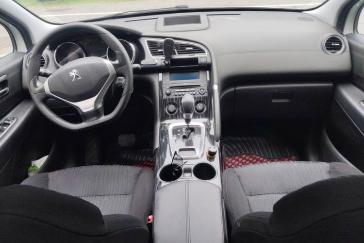 Used Peugeot 3008 2015 2.0L Automatic Classic Edition Center Console