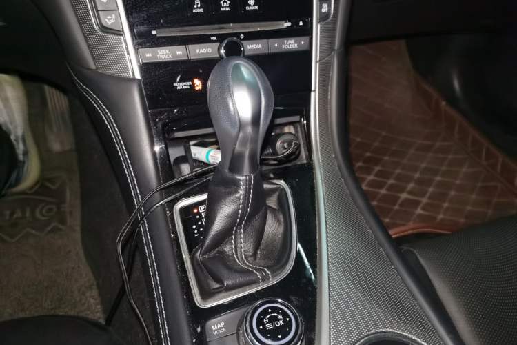 Used Infiniti Q50L 2016 2.0T Enjoyment Edition Gear Lever