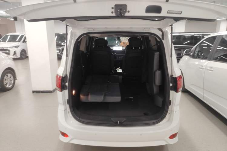 Used SAIC MAXUS G10 2023 Facelift 2.0L Manual Multi-Function Version Gasoline 7-Seater