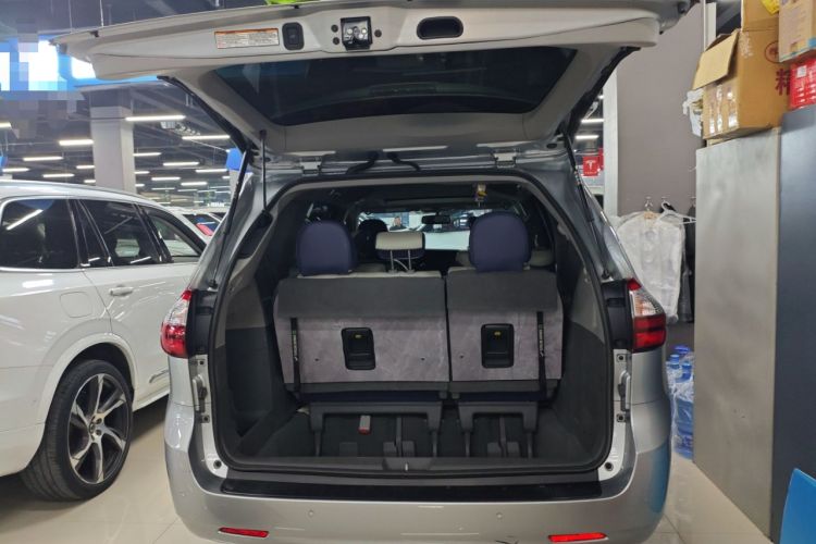 Used Toyota Sienna 2020 3.5L Two-Wheel Drive CE Trim 7-Seater Canadian Version