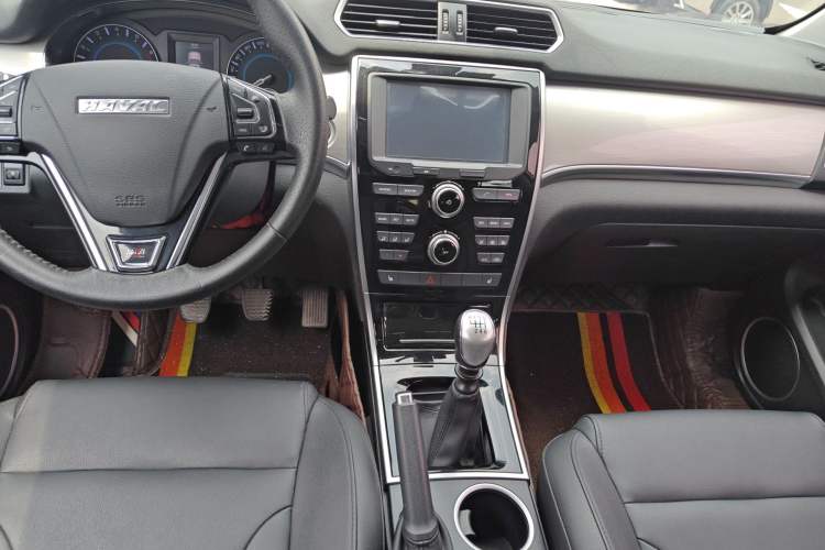 Used Haval H2 2017 Red-Label 1.5T Manual Two-Wheel-Drive Elite Model Audio And AC Panel