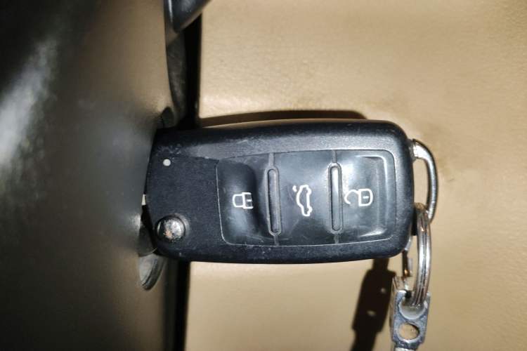 Used Volkswagen Touran 2011 1.4T DSG ZhiZhen Edition 5 Seats Vehicle Key