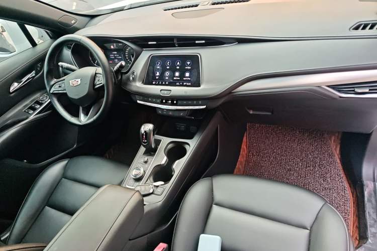 Used Cadillac XT4 2018 28T Two-Wheel Drive Leading Version Center Console