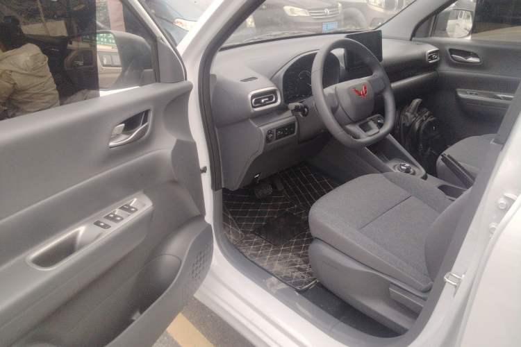 Used Wuling Hongguang New Energy 2025 Extended-Range Hybrid 50KM Comfort Version
