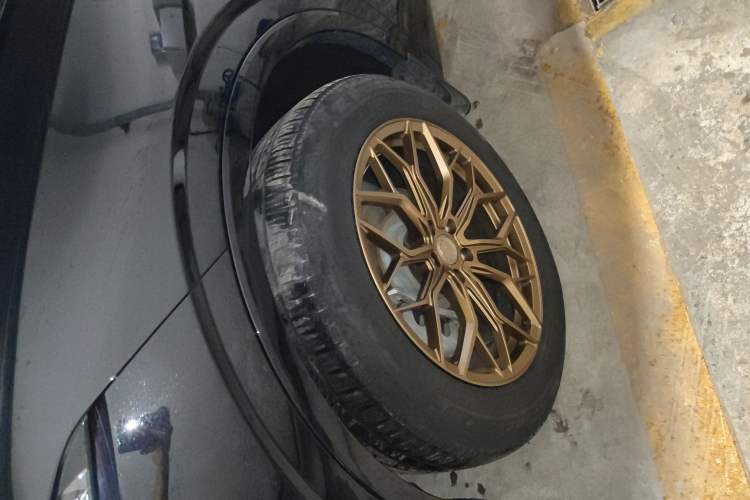 Used Ford Edge 2025 Ford Explorer L 2.0T EcoBoost Four-Wheel Drive 7-Seater Supreme Model Left Front Wheel Hub