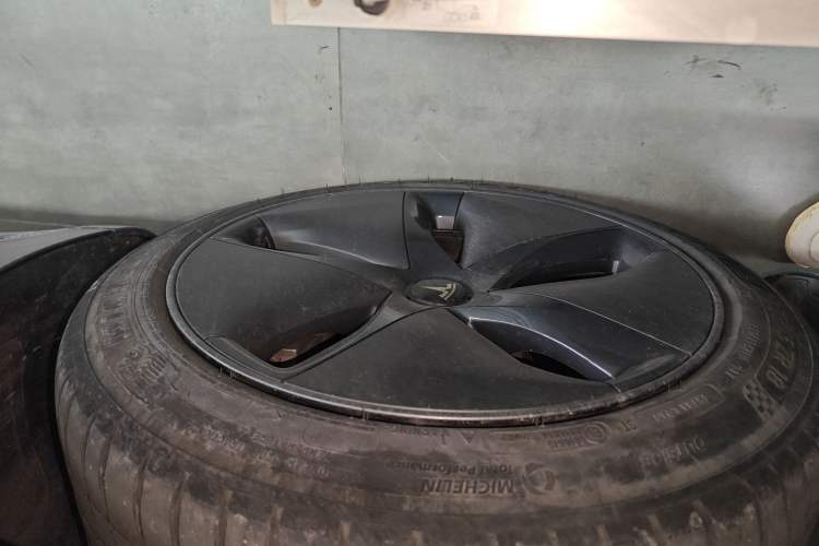 Used Tesla Model 3 2020 Standard Range Rear-Wheel Drive Upgraded Version Left Front Wheel Hub