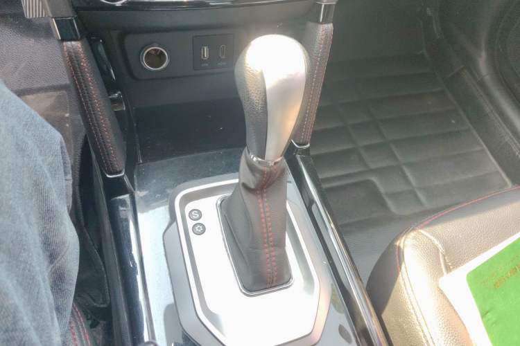 Used BAIC Senova X55 2016 1.5T CVT Elite Edition Gear Lever