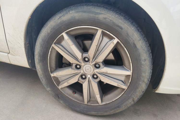 Used CHANGAN Eado 2016 1.6L Manual Fashion Edition Right Front Wheel Hub