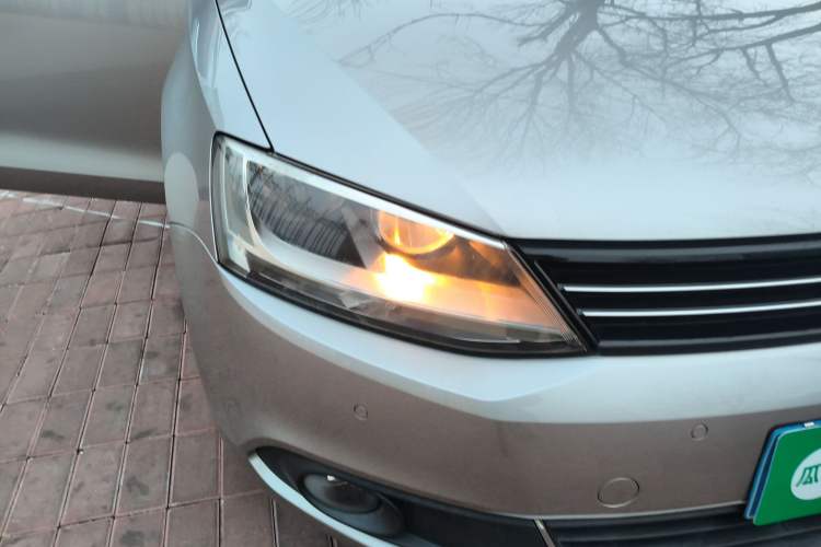 Used Volkswagen Sagitar 2014 Revised Version 1.4TSI Automatic Luxury Edition Right Front Headlight