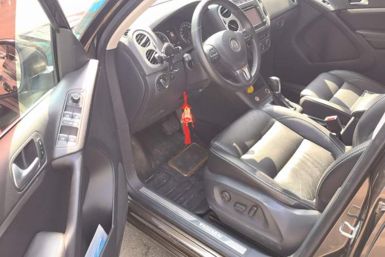 Used Volkswagen Tiguan 2016 300TSI Automatic All-Wheel Drive Luxury Edition Driver Seat