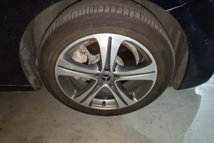 Used Mercedes-Benz E-Class 2018 E 200 L Sport Edition Right Front Wheel Hub