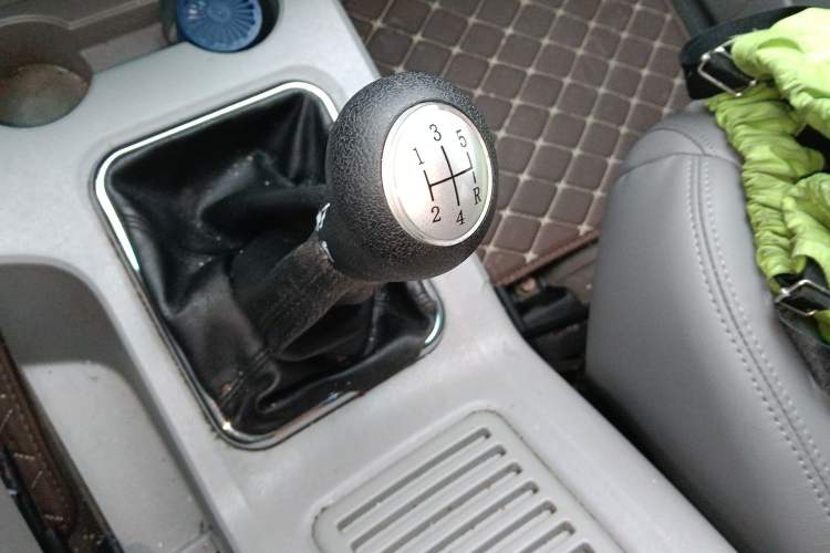 Used FORTHING Lingzhi 2017 Restyled M3L 1.6L 7-Seater Comfort Version Gear Lever