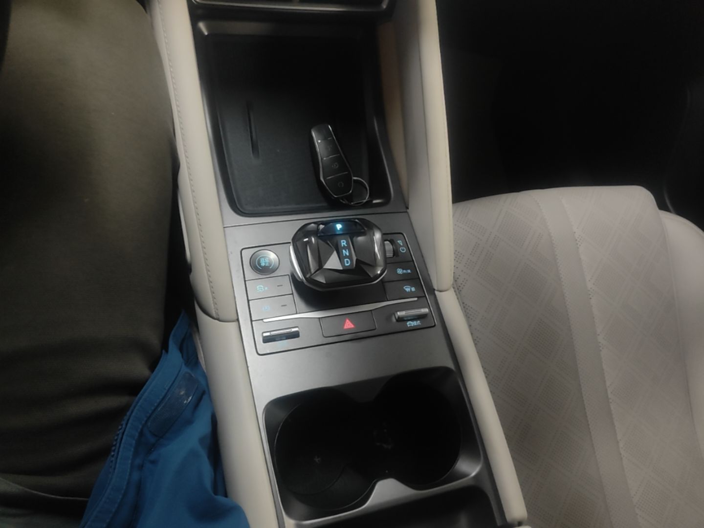 BYD Yuan UP 2024 301KM Leading Edition — снимка 16