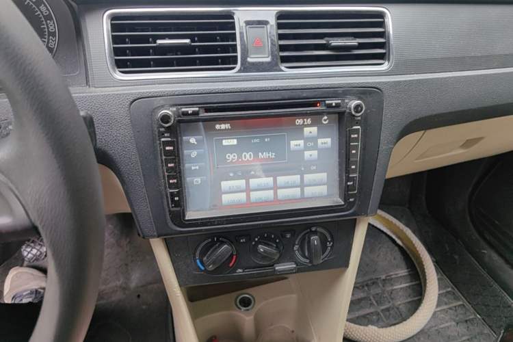 Used Skoda Rapid 2013 1.6L Manual Smart Selection Model

