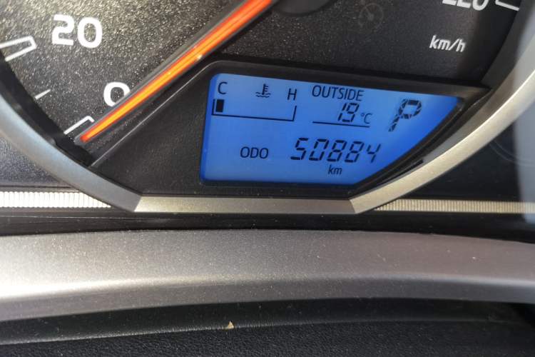 Used Toyota RAV4 2019 2.0L CVT Two-Wheel Drive Luxury Version China VI Standard Odometer Close Up