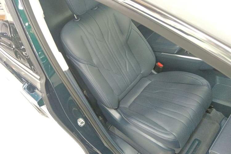 Used Buick Century 2023 2.0T Four-Seat Private Edition Right Front Seat