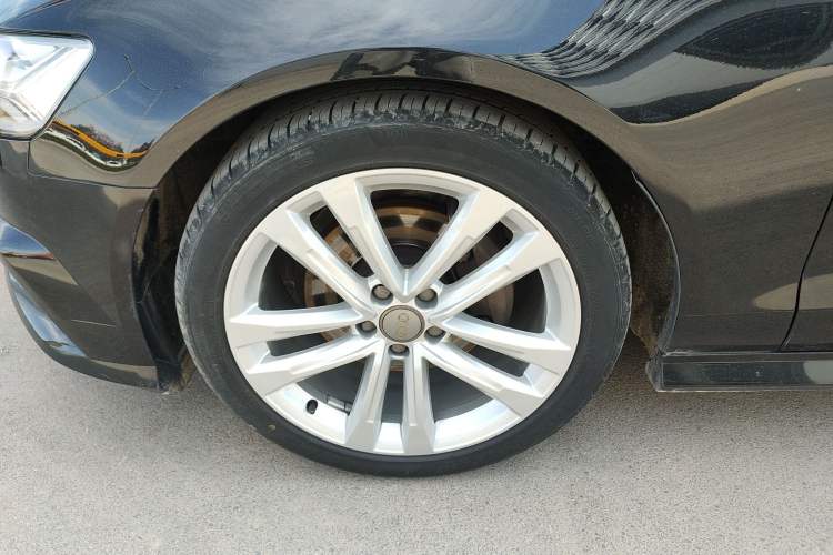 Used Audi A6L 2018 30th Anniversary Edition 30 FSI Style Model Left Front Wheel Hub