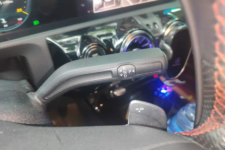 Used Mercedes-Benz CLA 2022-Year Updated CLA 200 Gear Lever
