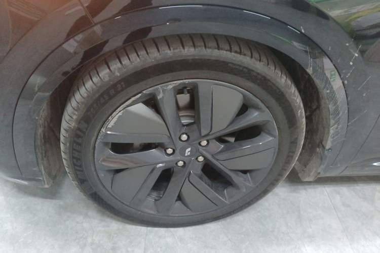 Used Li Auto L8 2024 Pro Model Left Front Wheel Hub