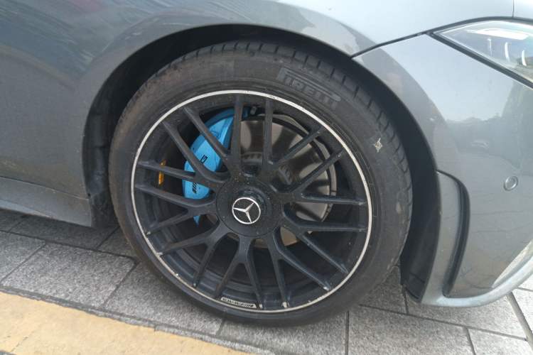 Used Mercedes-Benz CLS 2018 CLS 300 Luxury Model Right Front Wheel Hub