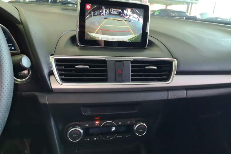 Used Mazda Mazda 3 Axela 2016 Sedan 2.0L Automatic Sport Model