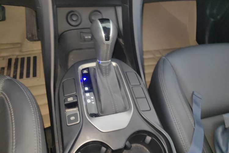 Used Hyundai Santa Fe 2015 2.0T Automatic Two-Wheel Drive Smart Version 5 Seats
