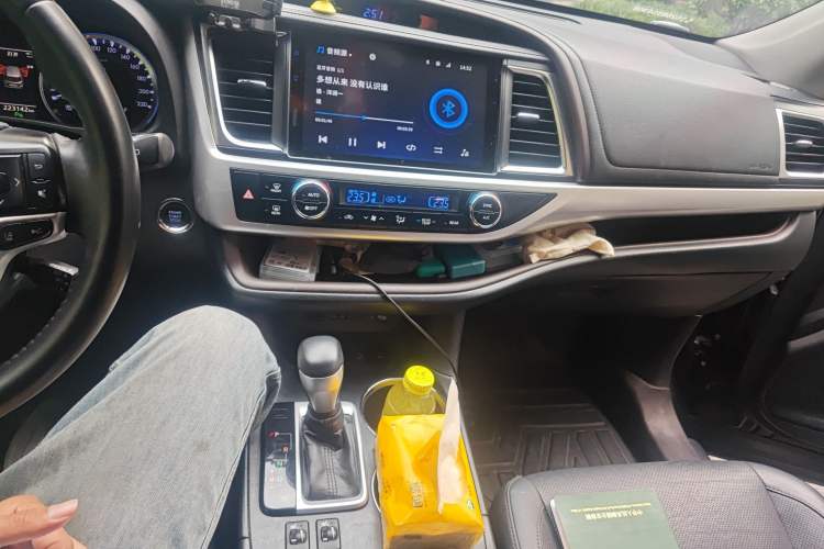 Used Toyota Highlander 2018 2.0T Four-Wheel Drive Luxury Edition 7 Seats China V Emission Standard