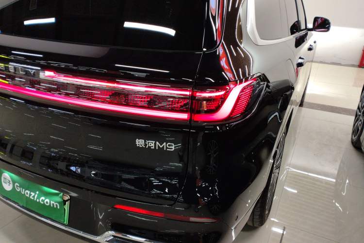 Used Geely Galaxy Galaxy M9 2025 Model 210km Four-Wheel-Drive Leading Edition
