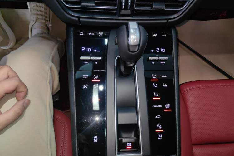 Used Porsche Macan 2022 Macan 2.0T Audio And AC Panel