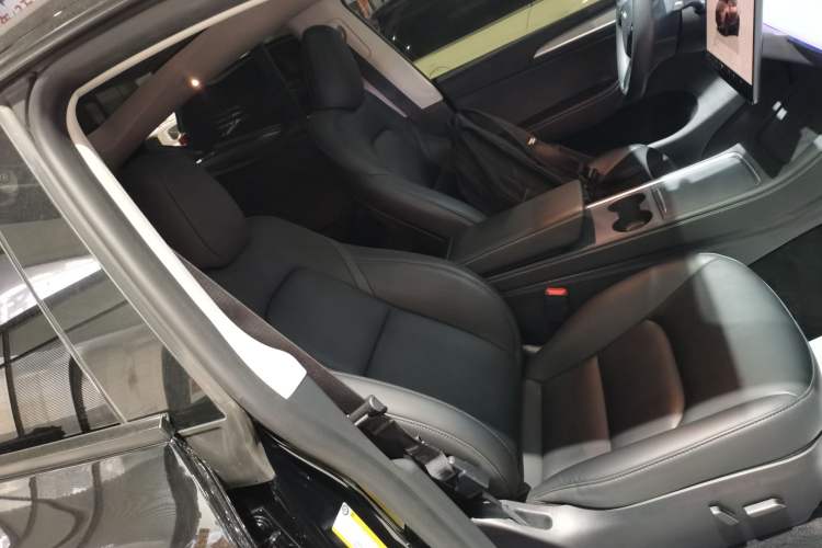 Used Tesla Model Y 2023 Rear-Wheel-Drive Version
