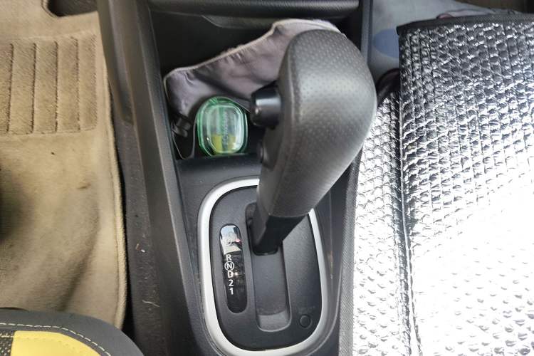 Used Venucia R50X 2013 1.6L Automatic Model Gear Lever