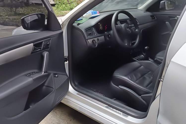 Used Volkswagen Lavida 2013 Revised Version 1.4 TSI Manual Comfort Edition