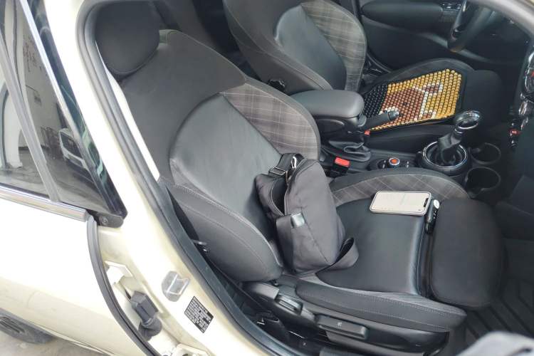 Used MINI 2016 1.5T COOPER Five-Door Edition Right Front Seat