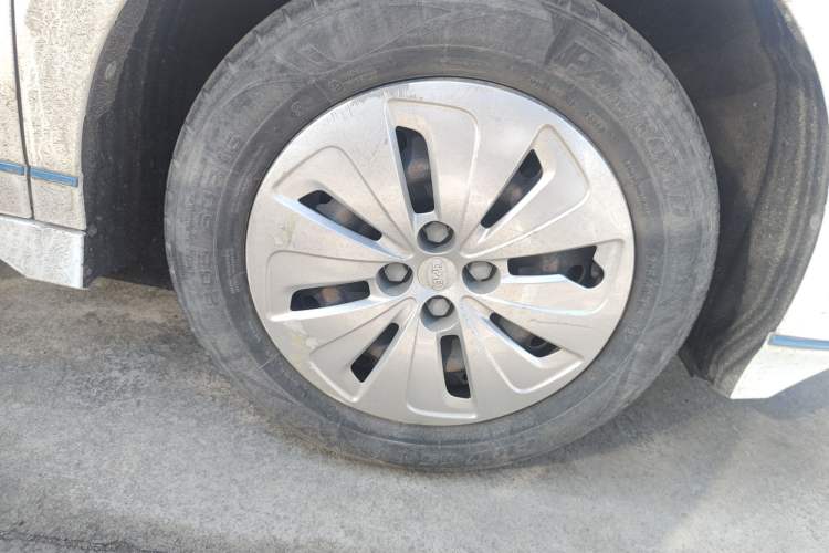 Used BYD e2 2019 Standard Range Version – Yue·Standard Model Right Front Wheel Hub