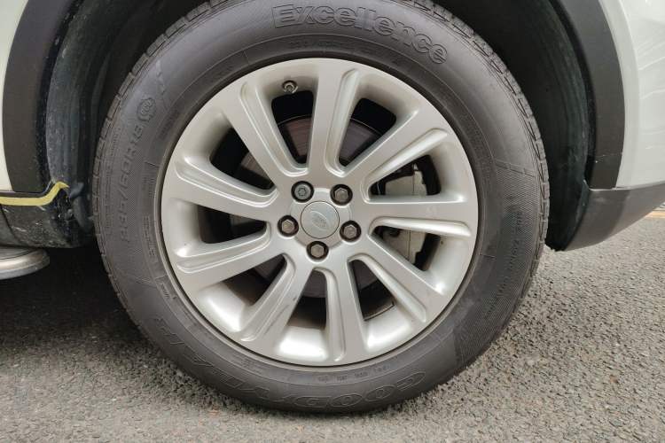 Used Land Rover Discovery Sport 2017 2.0T PURE Right Front Wheel Hub