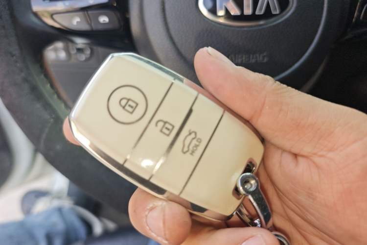 Used Kia kx1 Stonic 2019 1.4L Automatic Fun Edition China VI Vehicle Key