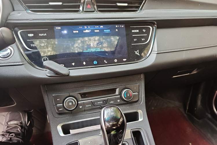 Used Geely Auto Emgrand 2018 1.5L CVT Upward Connect Edition Audio And AC Panel